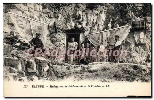 Ansichtskarte AK Dieppe Habitation De P�cheurs Dans La Falaise