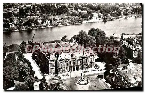 Cartes postales Elbeuf Le Monument Et I'Hotel De Ville