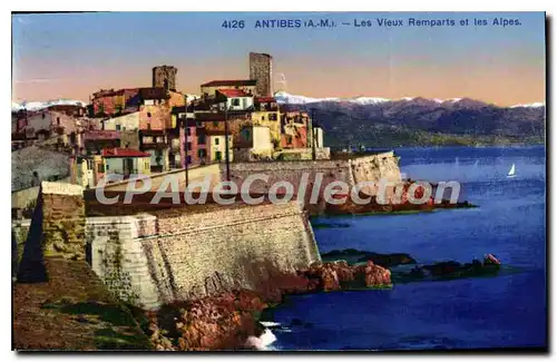 Cartes postales Antibes Les Vieux Remparts Et Les Alpes