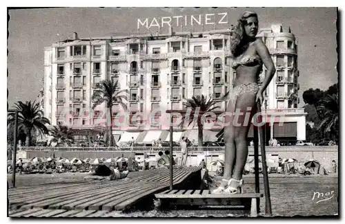 Cartes postales Cannes Le Martinez starlette