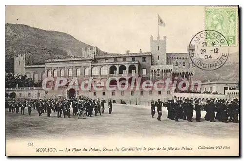 Cartes postales Monaco La Place Du Palais Revue Des Carabiniers jour de la f�te du prince