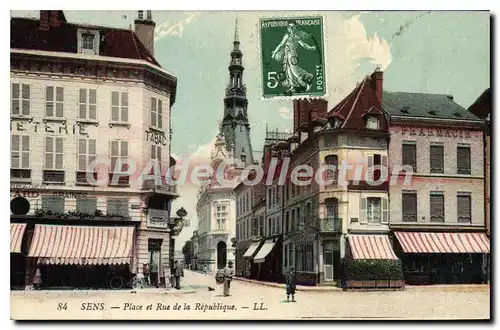 Cartes postales Sens Place Et Rue De La Republique