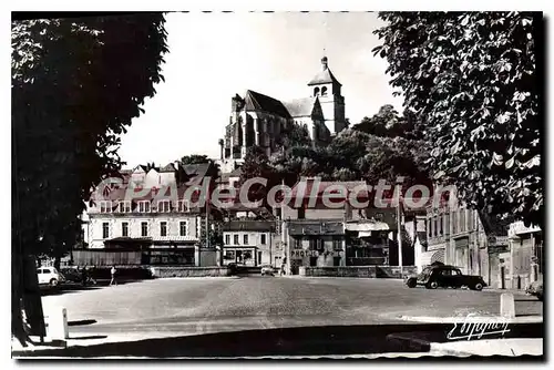 Cartes postales Tonnerre Place De La Republique Et I'Eglise Saint Pierre