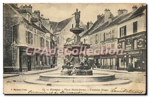 Cartes postales Etampes Place Notre Dame Fontaine Hugo