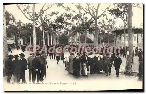 Cartes postales Arles Promenade Des Lices Et Le Kiosque