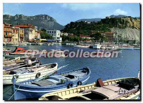 Cartes postales moderne barques de peche dans le port