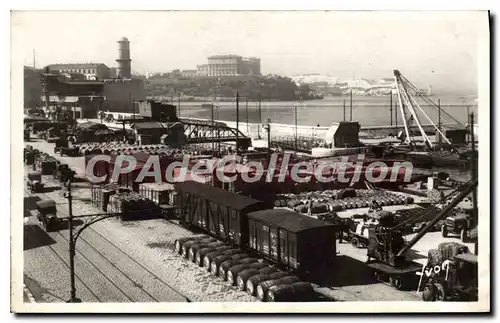 Cartes postales Marseillais les docks Les Fort St Jean Et Le Pharo