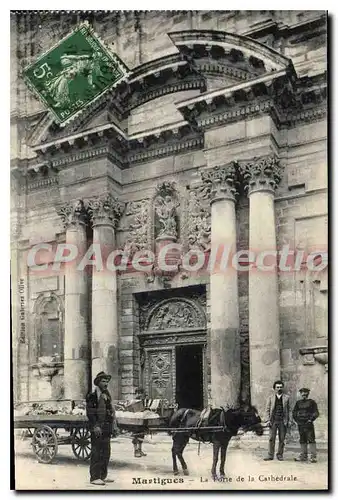 Ansichtskarte AK Martigues Le Porte De La Cathedrale attelage