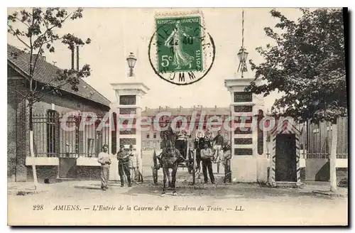 Ansichtskarte AK Amiens I'Entree De La Caserne Du 2�me escadron du train