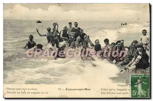 Cartes postales Cayeux Sur Mer mer en furie prendre un bain en risquant sa vie