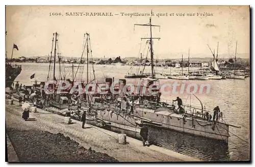 Cartes postales Saint Raphael Torpilleurs A Quai Et Vue Sur Fr�jus