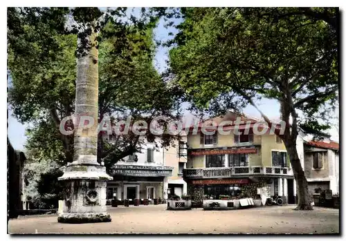 Cartes postales moderne Fontaine De Vaucluse La Colonne Et Les Hotels