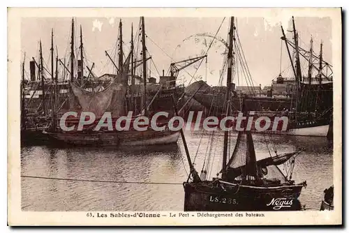 Cartes postales Les Sables D'Olonne Le Port Dechargement Des Bateaux