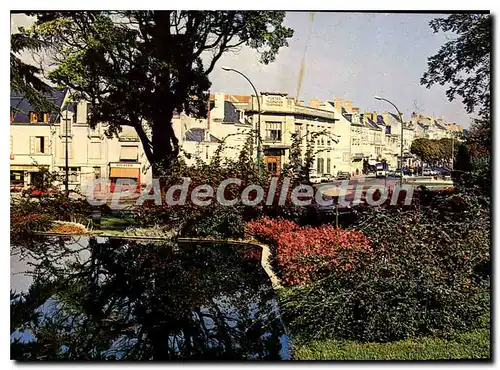 Cartes postales moderne Chatellerault La Poste Principale Vue Du Jardin Public