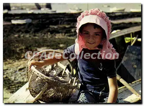 Cartes postales moderne Ile D'Oleron Petit Fille En Quichenotte Revenant Des Parcs A Huitres