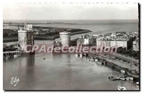 Ansichtskarte AK La Rochelle Le Port Au Fond Les Deux Tours