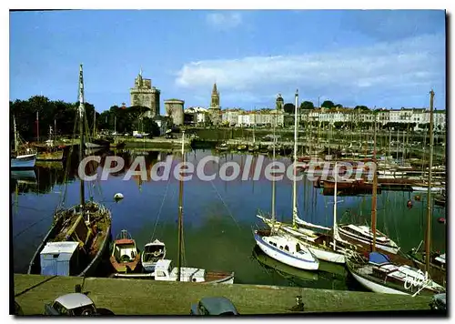 Cartes postales moderne La Rochelle Le Bassin Des Yachts Et Les Trois Tours