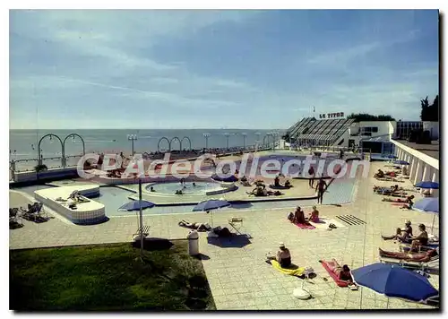 Cartes postales moderne Royan Detente A La Piscine De Foncillon