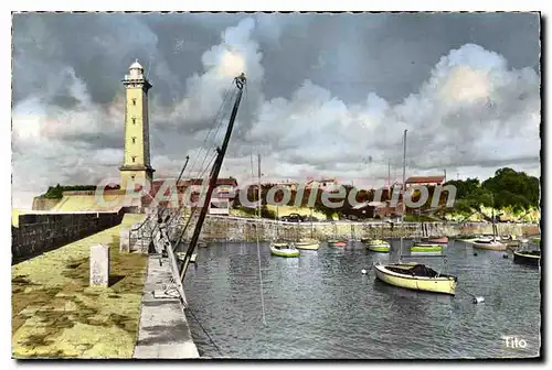 Cartes postales Saint Georges De Didonne Le Phare Un Coin Du Port