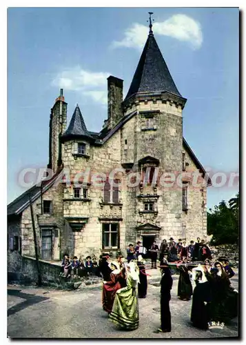 Cartes postales moderne Ussel La Bourree Des Rubans Devant Le Ch�teau des ventadour