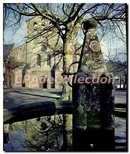 Cartes postales moderne Aubazine L'Eglise Et La Fontaine