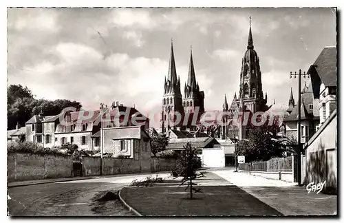 Cartes postales Bayeux Boulevard Sadi Carnot Et La Cathedrale