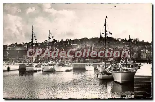 Cartes postales Deauville Trouville Bassin Des Yachts Et Vue Generale