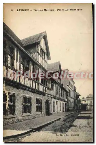 Ansichtskarte AK Lisieux Vieilles Maisons Place Le Hennuyer