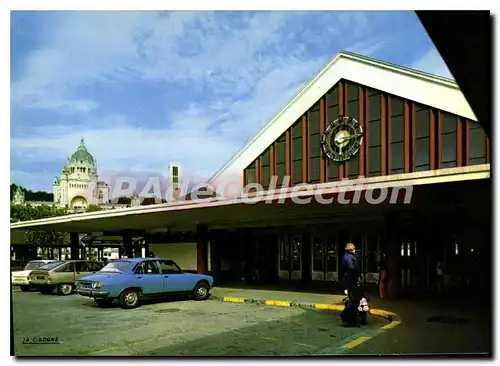 Cartes postales moderne Lisieux La Gare Et La Basilique