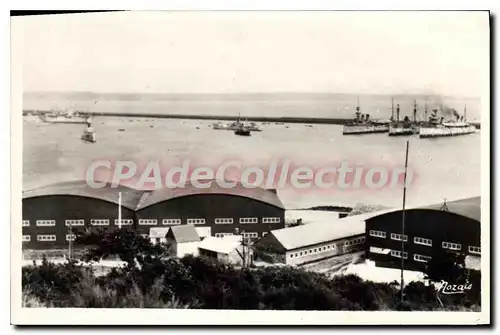 Ansichtskarte AK Brest La Rade Vue De I'Esplanade De I'Ecole Navale centre d'aviation