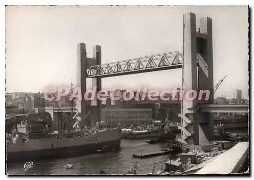 Cartes postales moderne Brest Passage Du Petrolier Mekong sous le pont de recouvrance