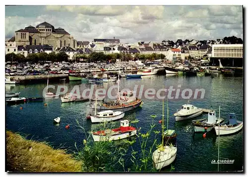 Cartes postales moderne Concarneau Le Port Au Fond La Cale De La Criee