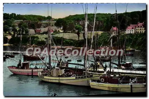 Cartes postales Douarnenez Thoniers Dans Le Port