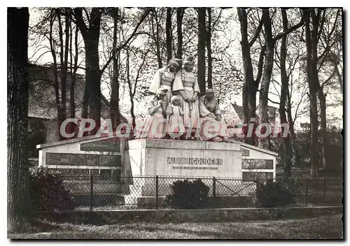 Ansichtskarte AK Pont L'Abbe Monument Aux Bigoudens