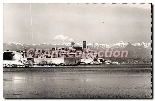 Cartes postales Antibes Le Vieille Ville Au Fond Les Cimes