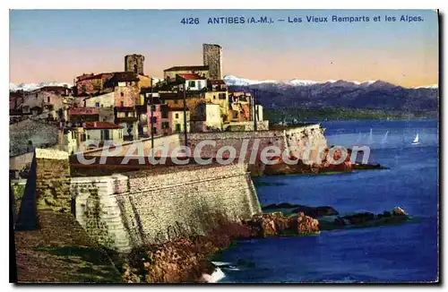 Cartes postales Antibes Les Vieux Remparts Et Les Alpes