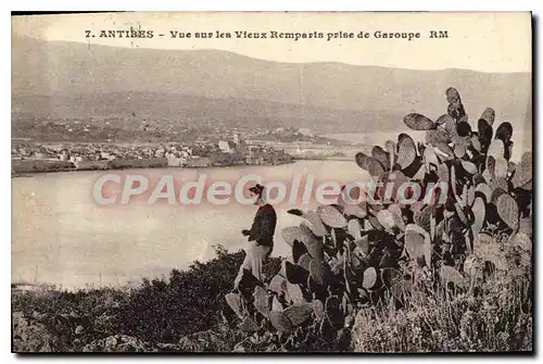 Cartes postales Antibes Vue Sur Les Vieux Remparts Prise De Garoupe