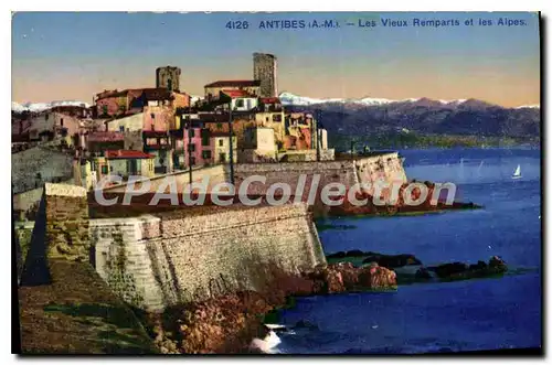 Cartes postales Antibes Les Vieux Remparts Et Les Alpes