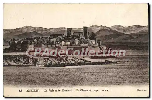 Cartes postales Antibes La Ville Et Les Remparts Et La Chaine Des Alpes