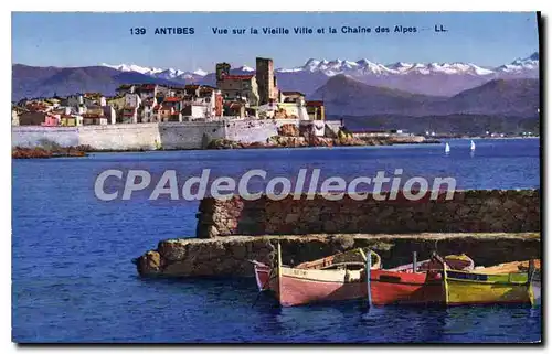 Ansichtskarte AK Antibes Vue Sur La Vieille Ville Et La Chaine Des Alpes