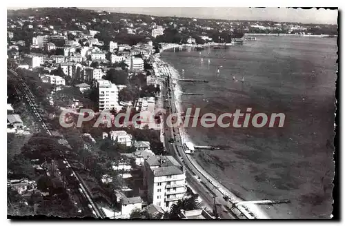 Cartes postales Juan Les Pins Vue Generale Au Fond Le Phare Du Cap D'Antibes