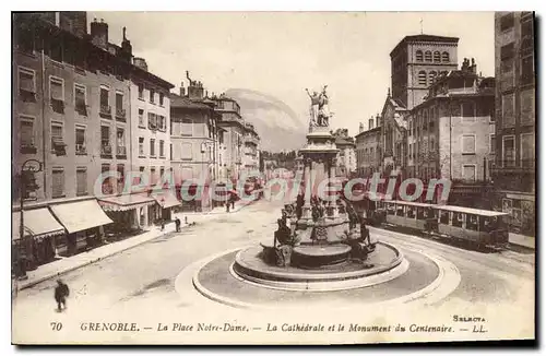 Cartes postales Grenoble La Place Notre Dame La Cathedrale Et Le Monument