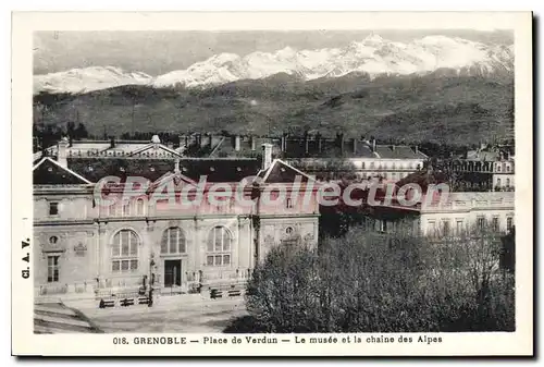 Ansichtskarte AK Grenoble Place De Verdun Le Musee Et La Chaine Des Alpes