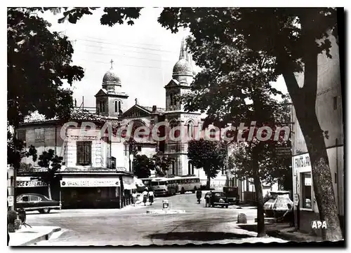 Cartes postales moderne Revel Rond Point Et I'Eglise Notre Dame