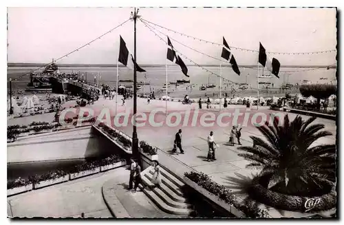 Cartes postales Arcachon La Place Thiers Et Le Souterrain