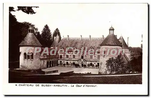 Cartes postales Chateau De Bussy Rabutin La Cour D'Honneur