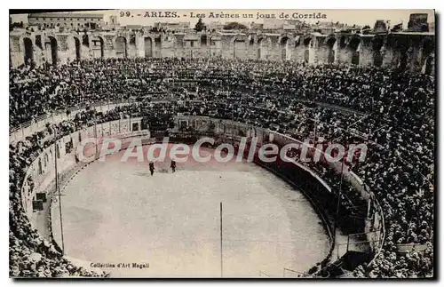 Ansichtskarte AK Arles Les Arenes un Jour de Corrida