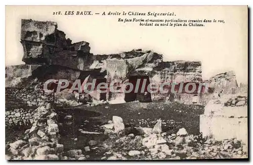 Cartes postales Les Baux A Droite le Chateau Seigneurial