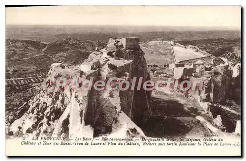 Ansichtskarte AK La Provence Les Baux Vue Panoramique de Gauche a Droite les Mejanes Galerie du Chateau et Tour d