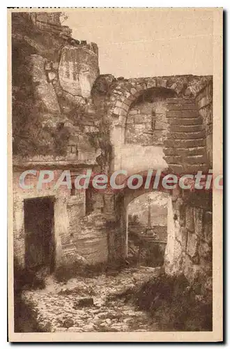 Cartes postales Les Baux Chemin de ronde et Porte Eyguieres